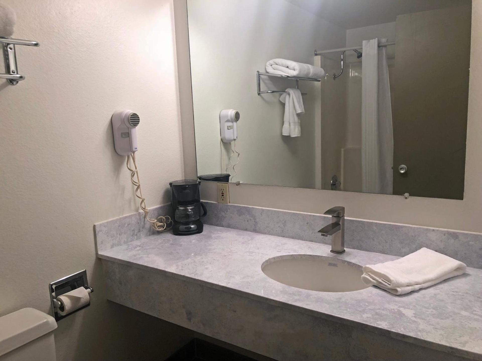 FairBridge Inn & Suites - Lewiston photo 24