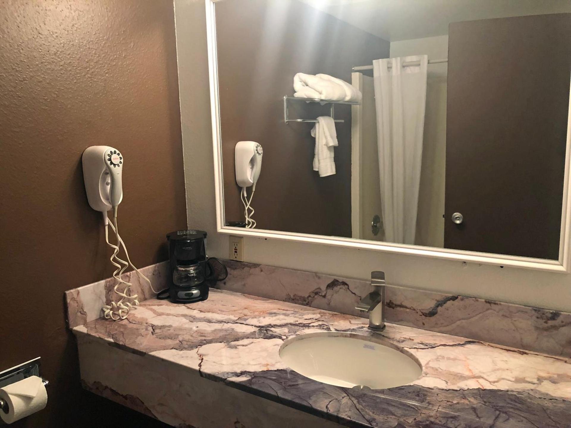 FairBridge Inn & Suites - Lewiston photo 22