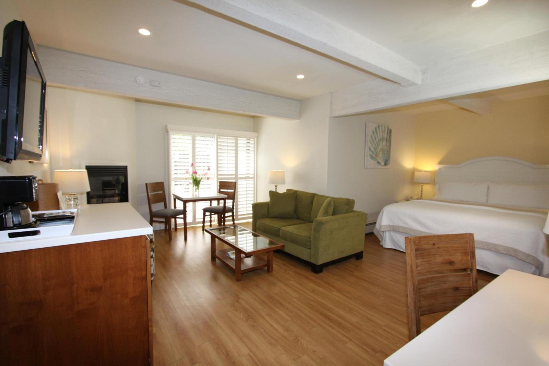 Lobos Lodge photo 22
