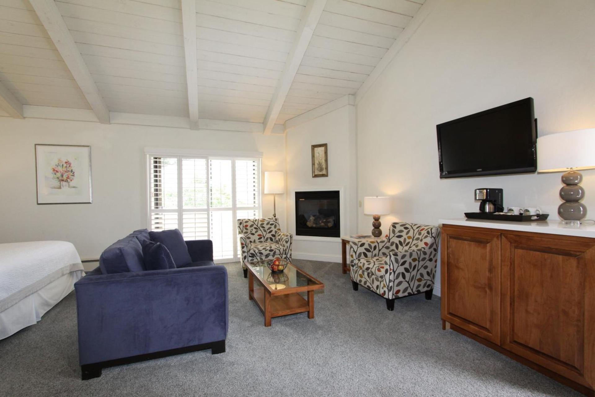 Lobos Lodge photo 25
