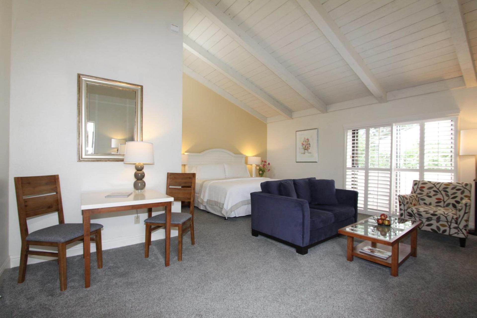 Lobos Lodge photo 26