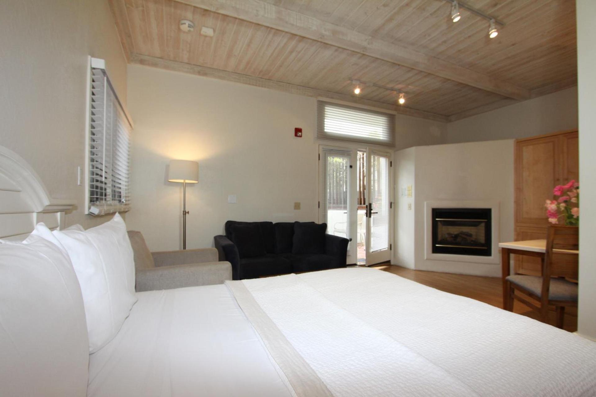 Lobos Lodge photo 30