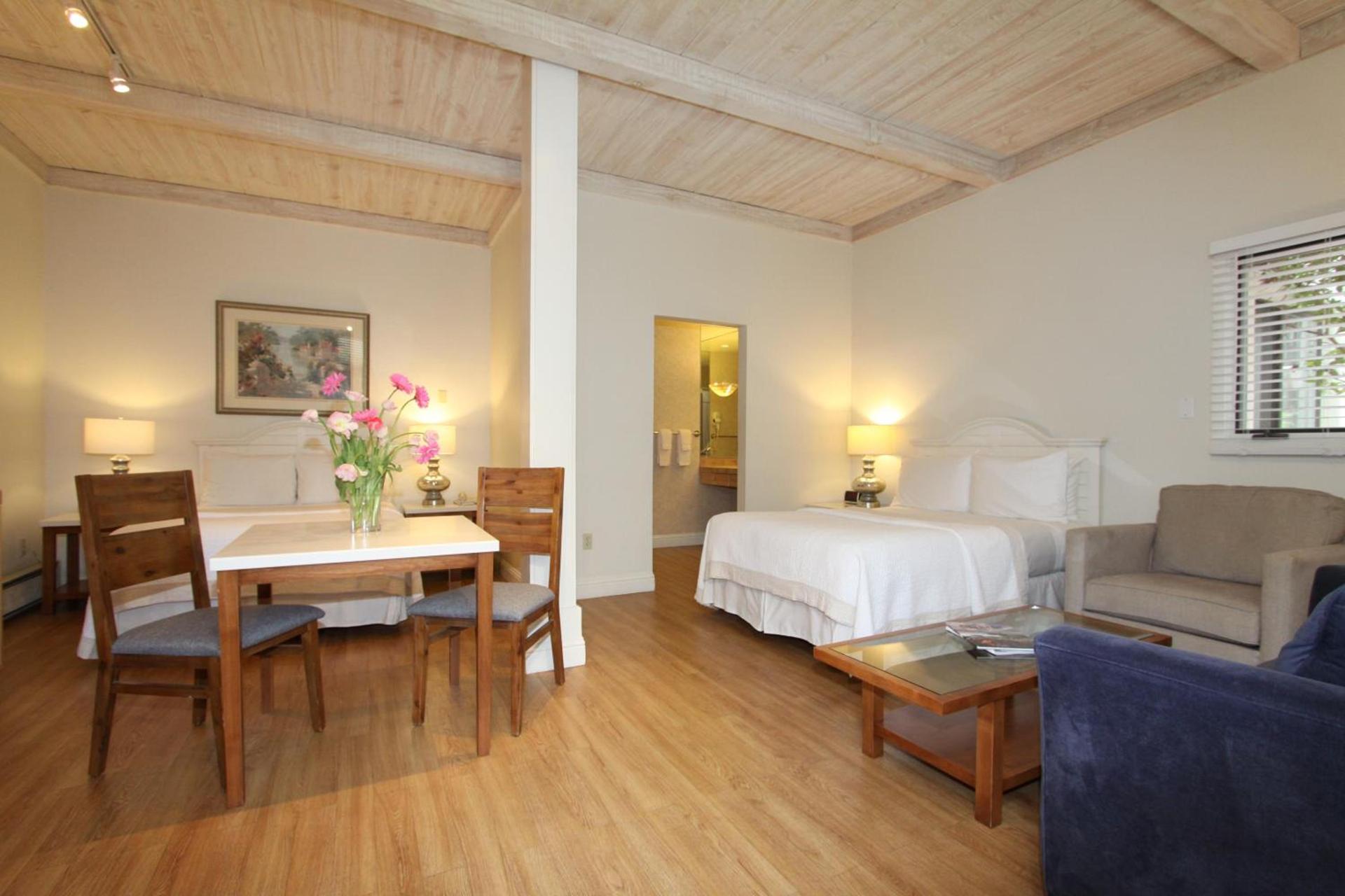 Lobos Lodge photo 31