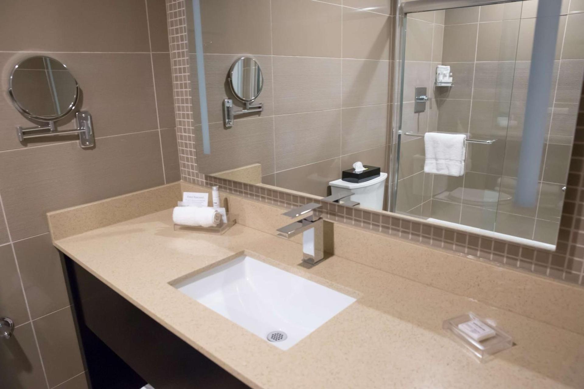 Best Western Premier NYC Gateway Hotel photo 42