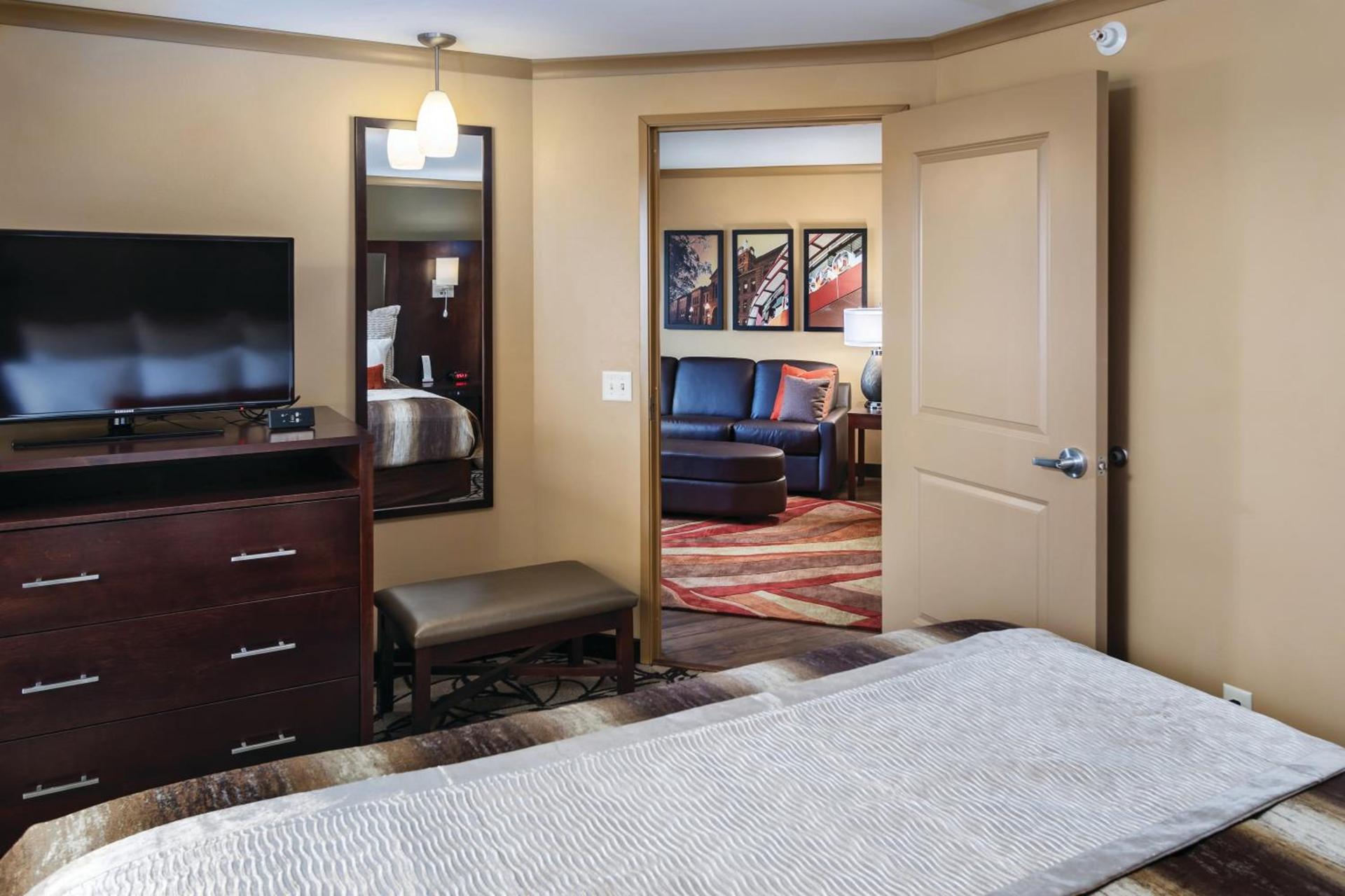ClubHouse Hotel & Suites Fargo photo 5