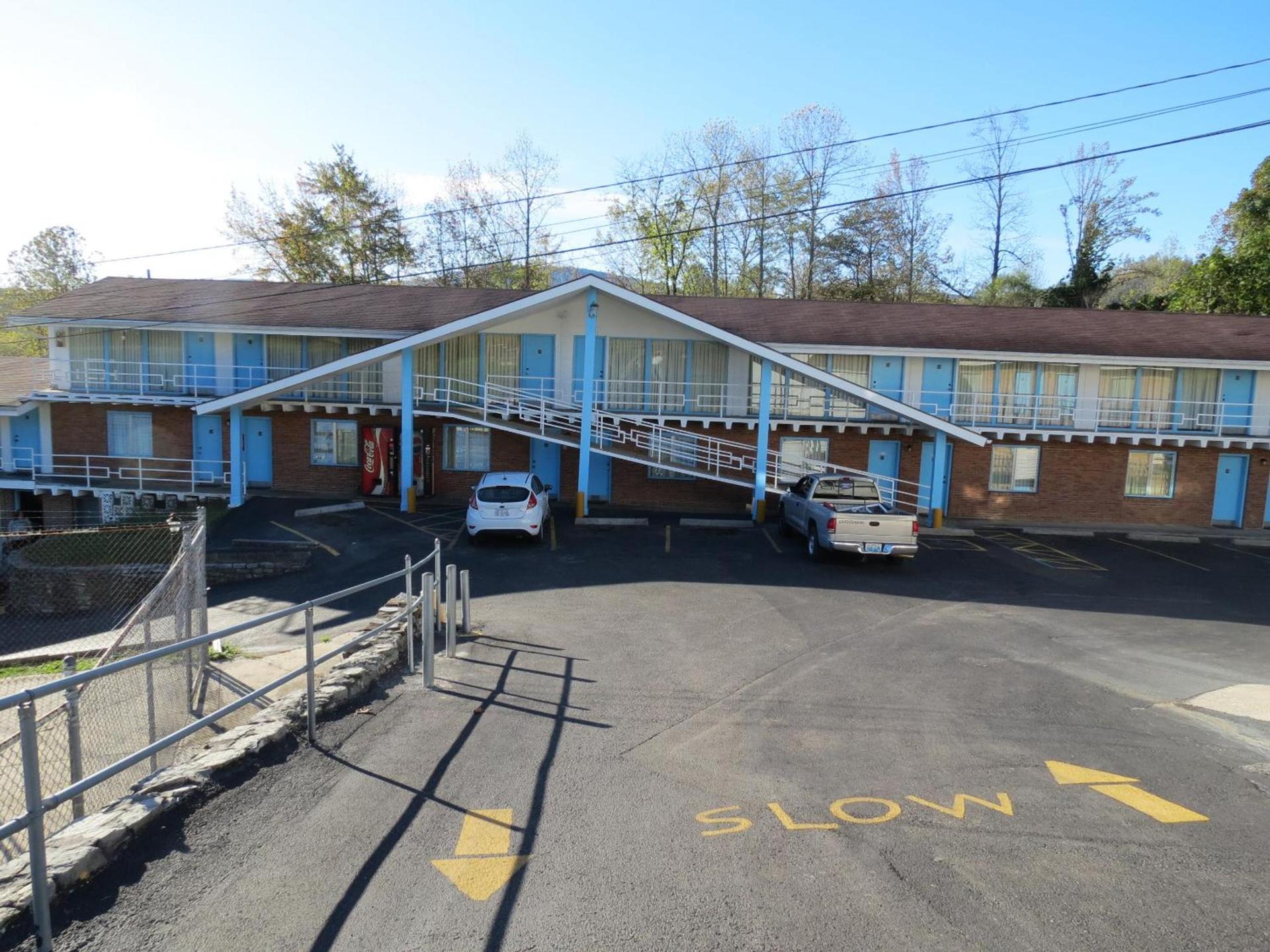 Boone trail inn — hotel in Middlesboro