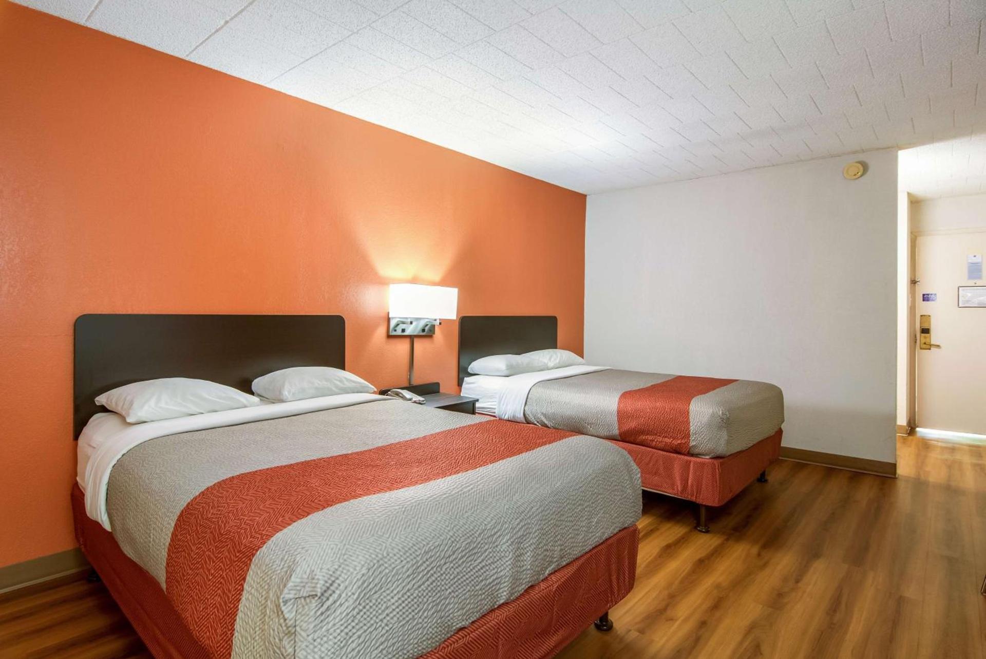 Motel 6-New Stanton, PA photo 13