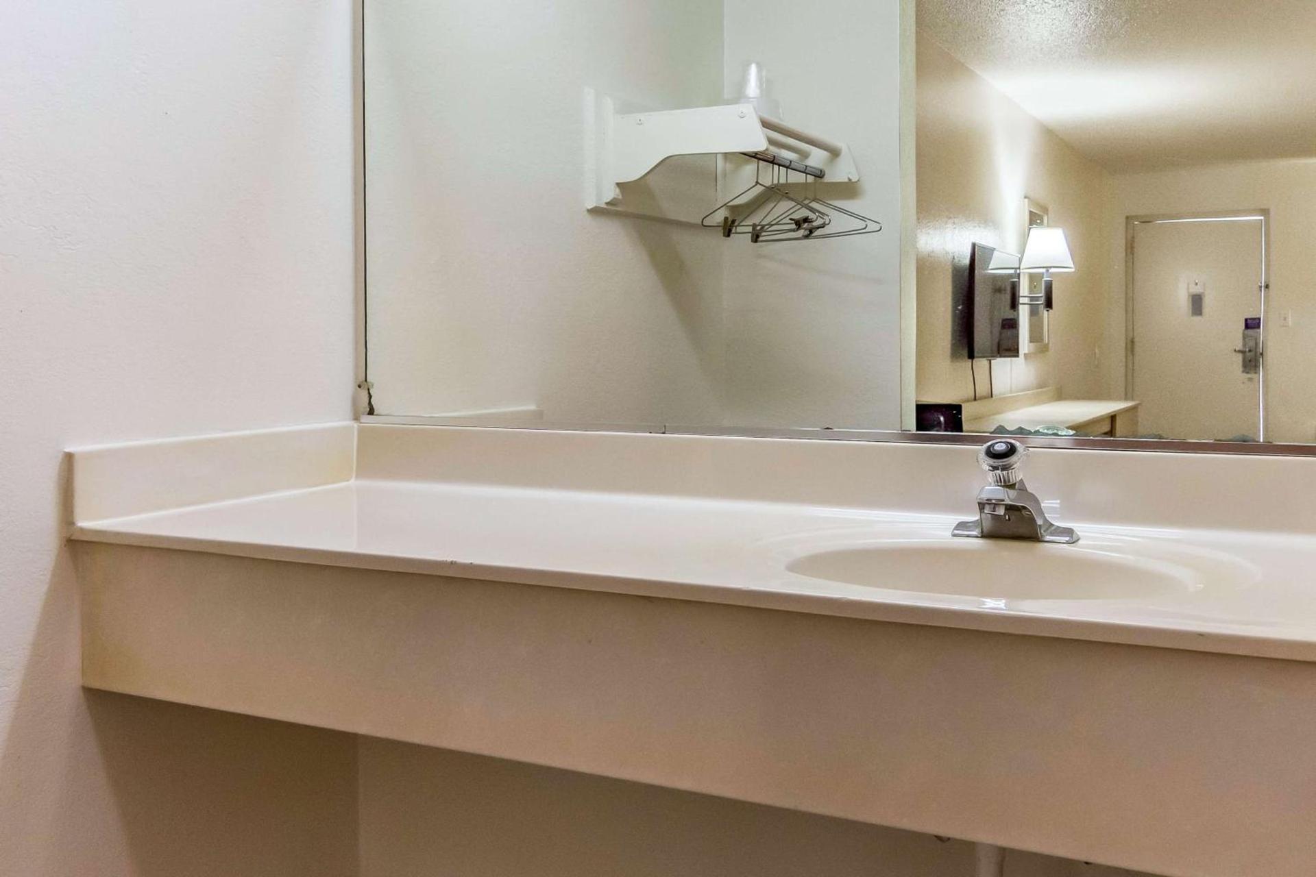 Motel 6-Raleigh, NC - Cary photo 16