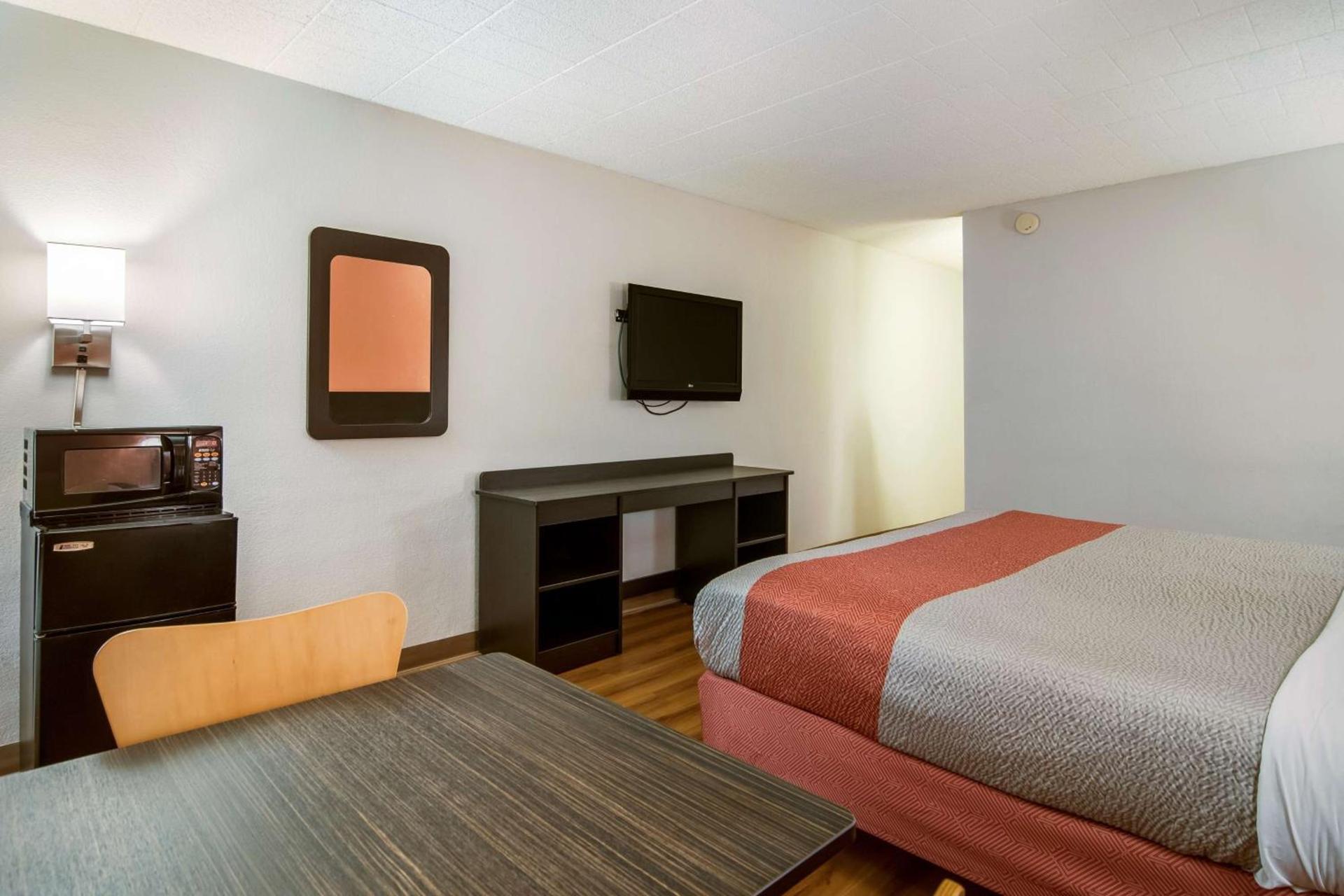 Motel 6-New Stanton, PA photo 3