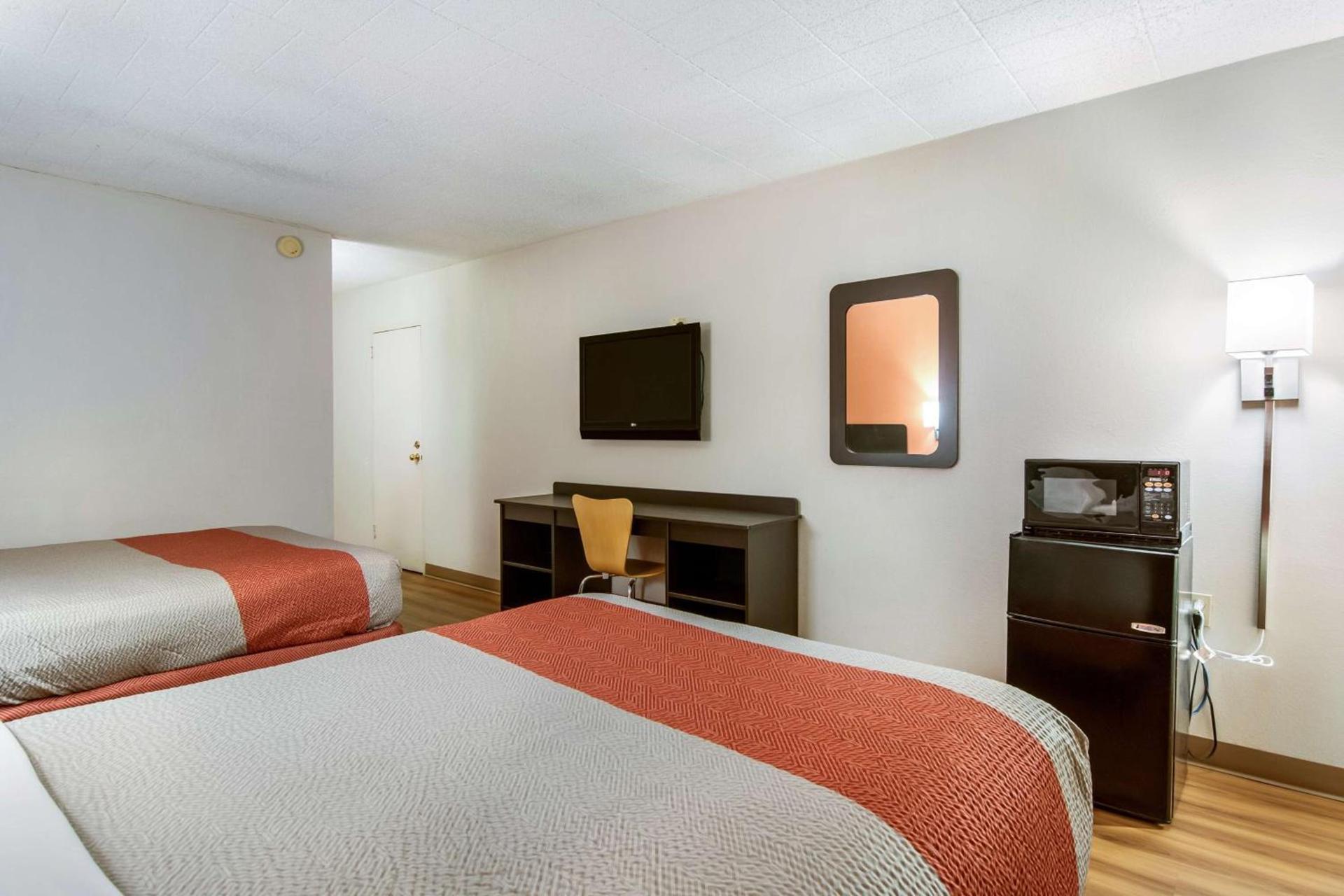 Motel 6-New Stanton, PA photo 4
