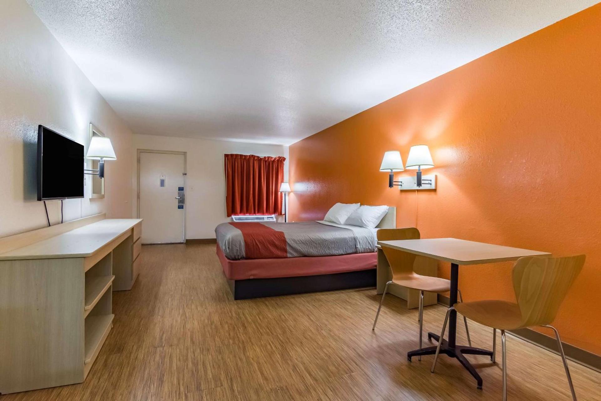 Motel 6-Raleigh, NC - Cary photo 9