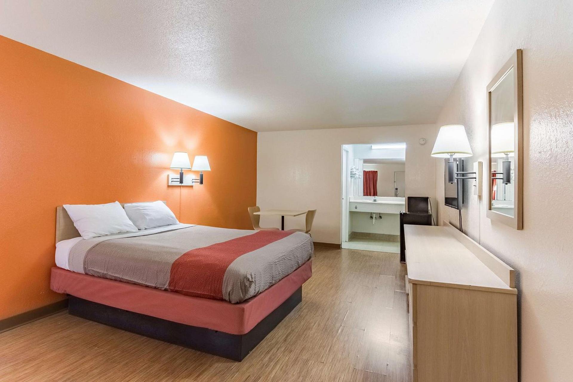 Motel 6-Raleigh, NC - Cary photo 4