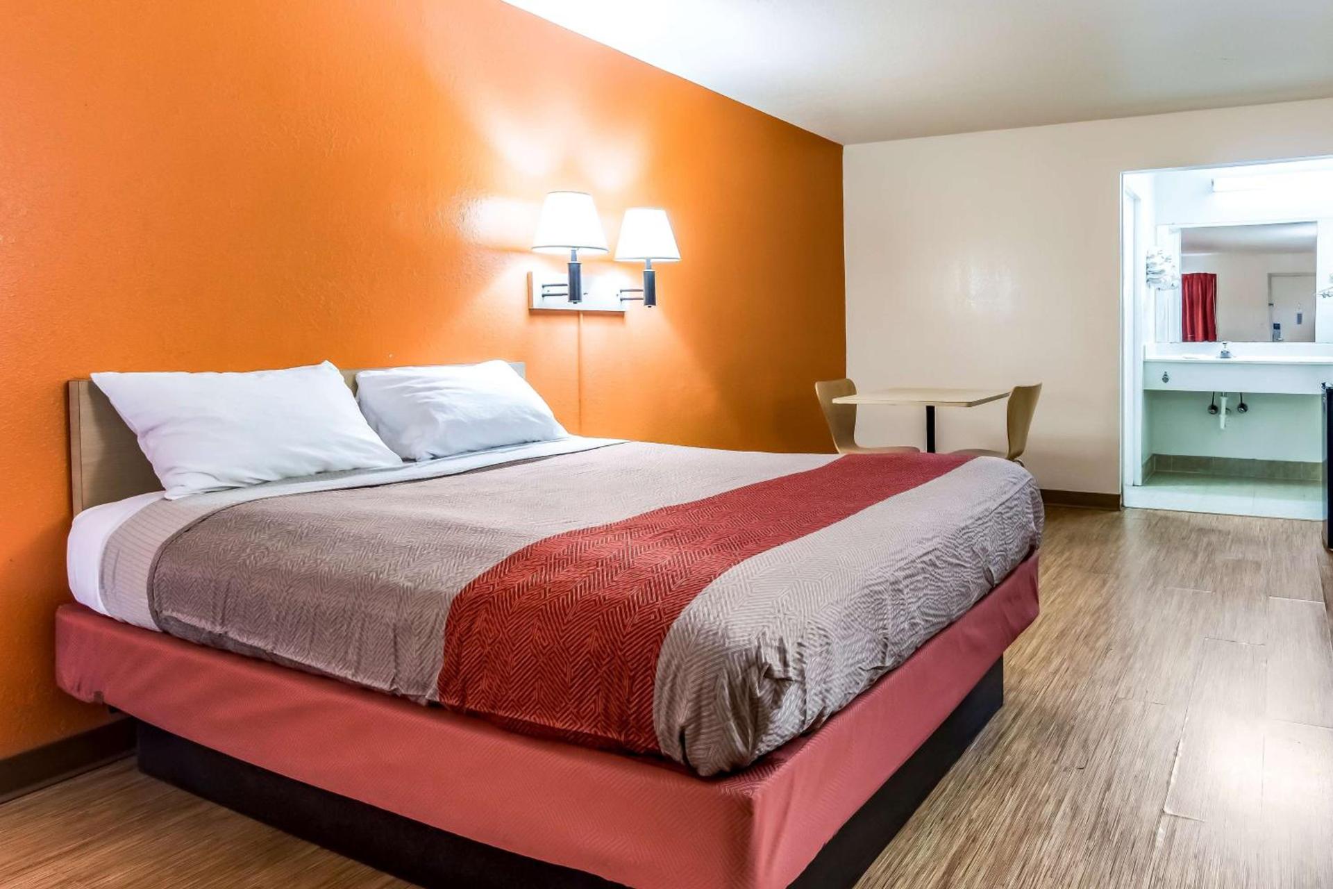 Motel 6-Raleigh, NC - Cary photo 7