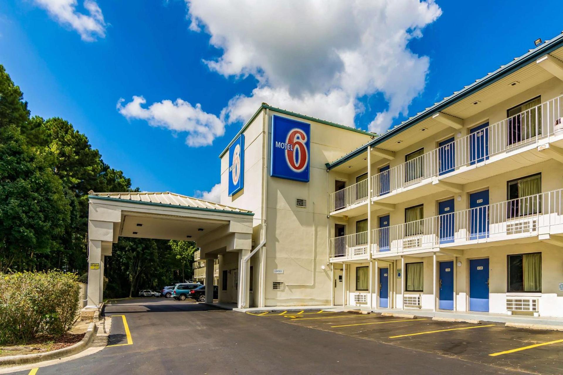 Motel 6-Raleigh, NC - Cary photo 1