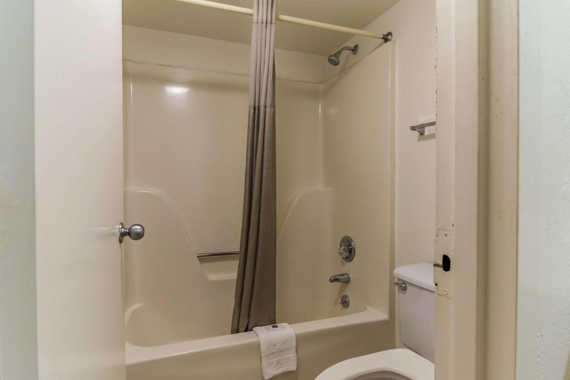 Motel 6-Raleigh, NC - Cary photo 15