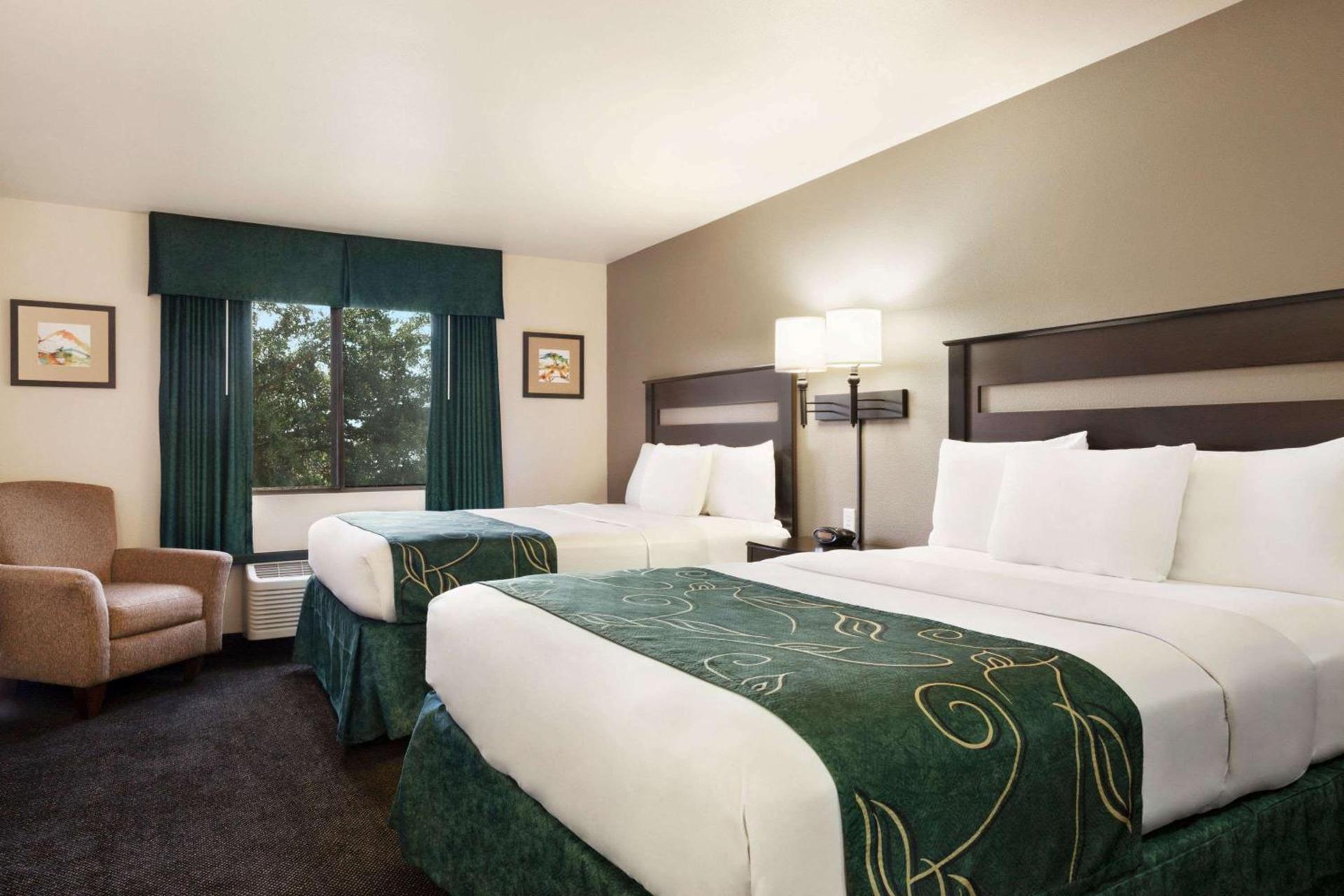 Baymont by Wyndham Hearne photo 16