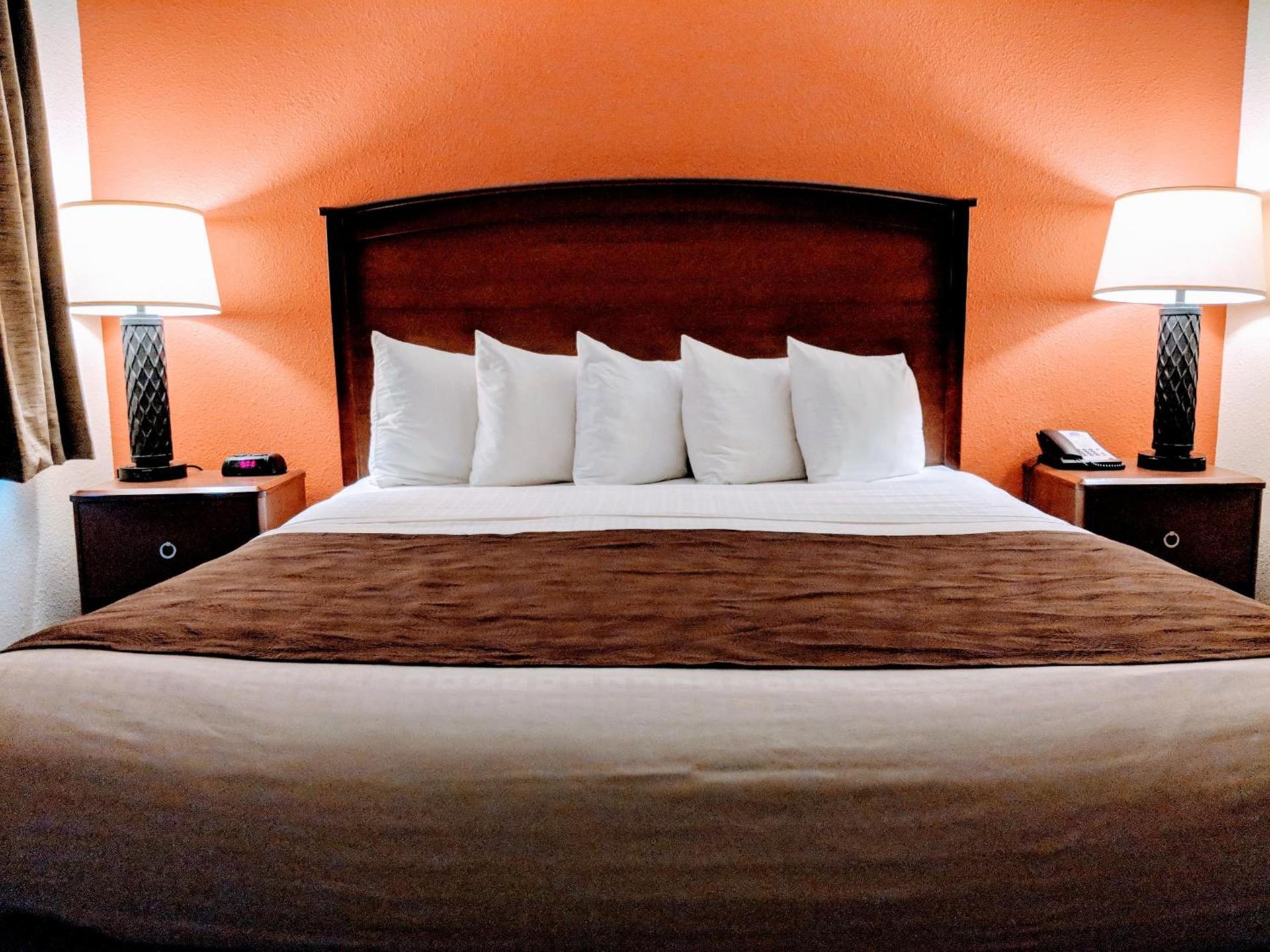 AmericInn by Wyndham Grand Forks photo 38