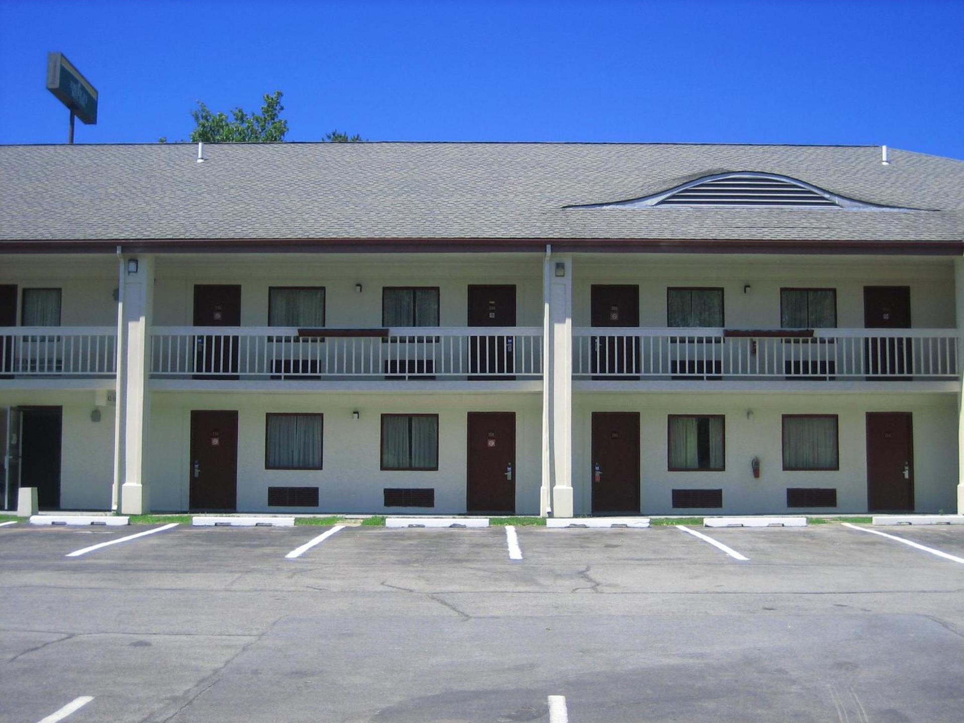 Days Inn by Wyndham Queensbury/Lake George photo 58