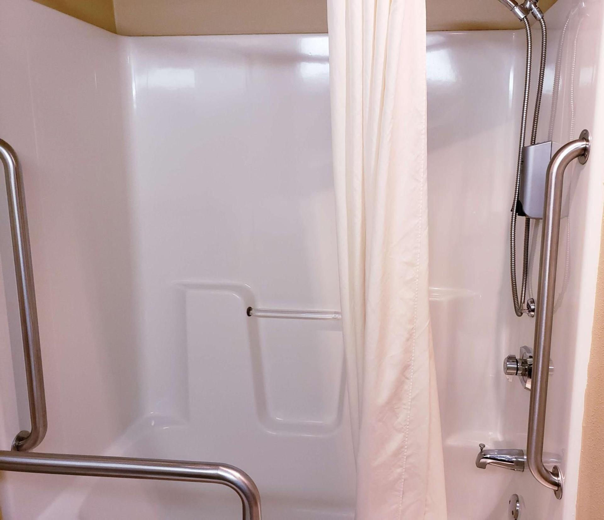 Quality Inn & Suites Black River Falls I-94 photo 38