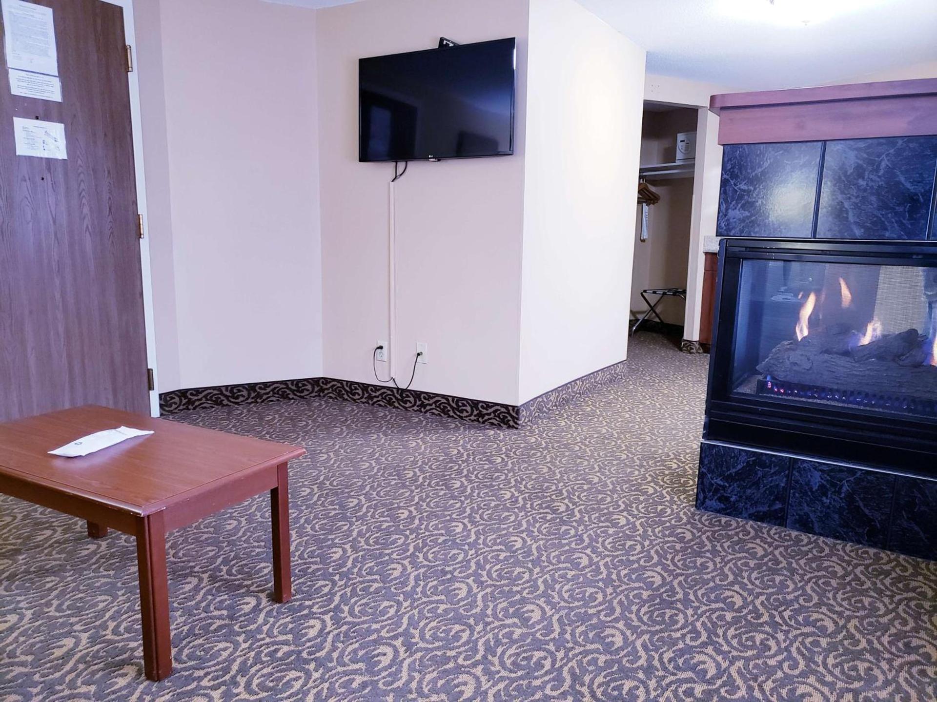 Quality Inn & Suites Black River Falls I-94 photo 29