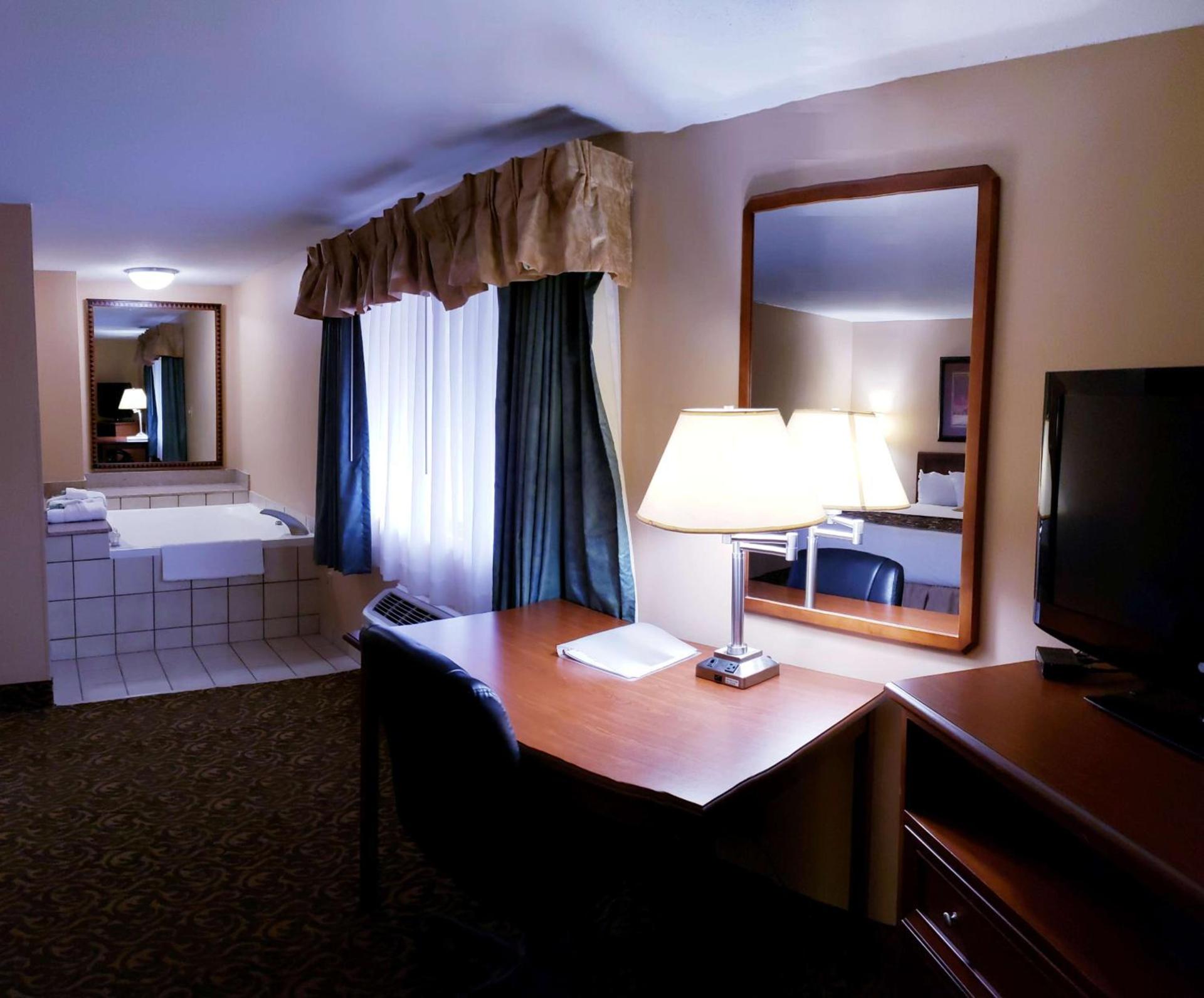Quality Inn & Suites Black River Falls I-94 photo 18