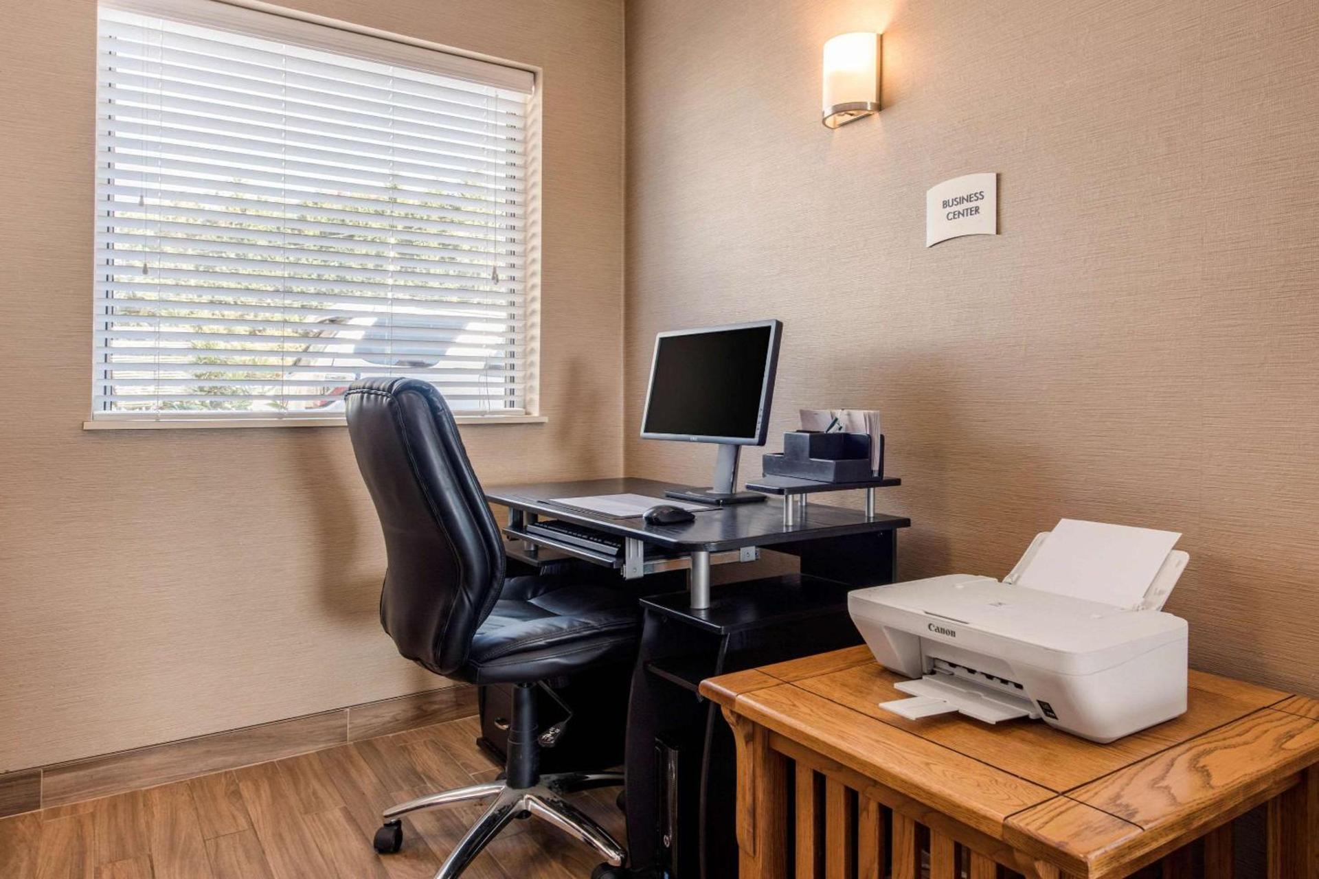 Quality Inn & Suites New Castle photo 12