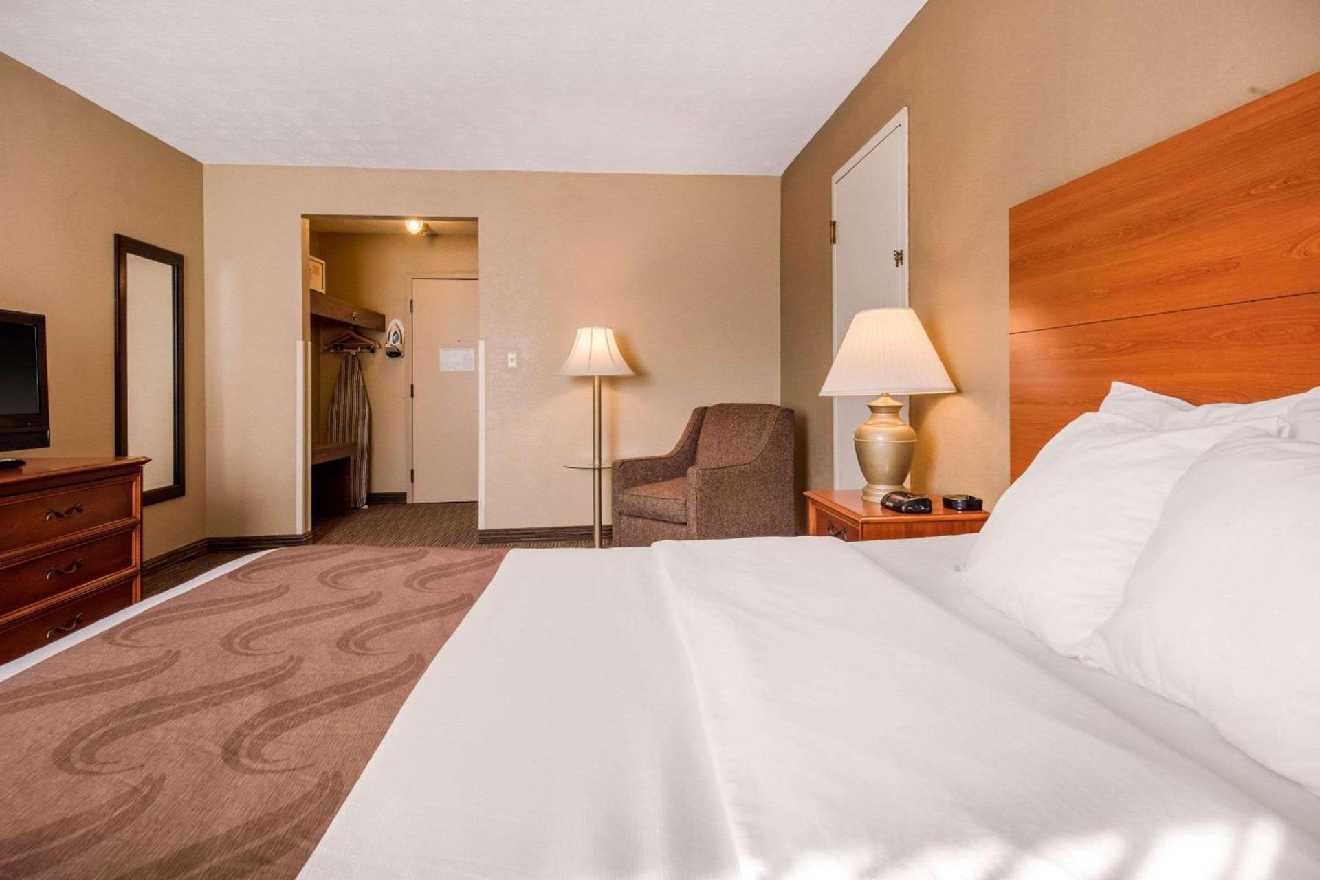 Quality Inn & Suites New Castle photo 24
