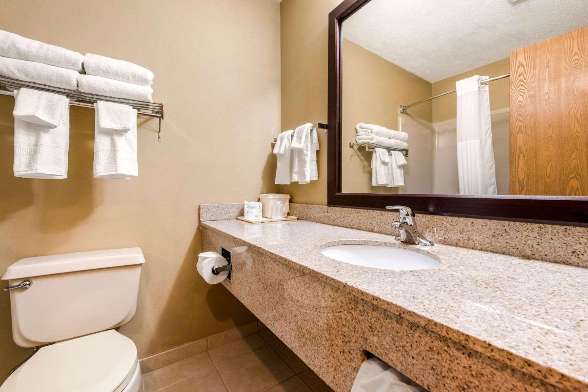 Quality Inn & Suites New Castle photo 20