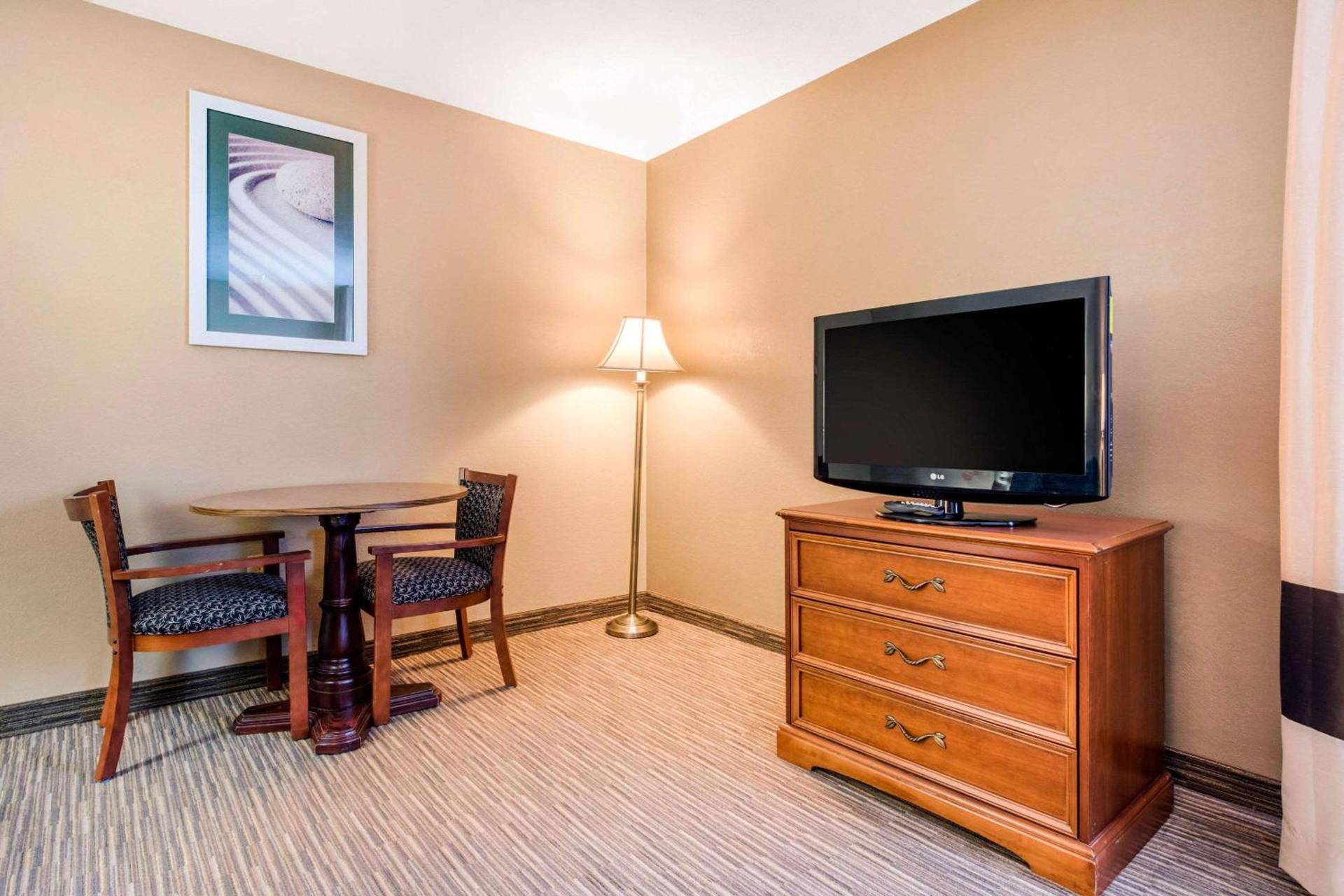 Quality Inn & Suites New Castle photo 31
