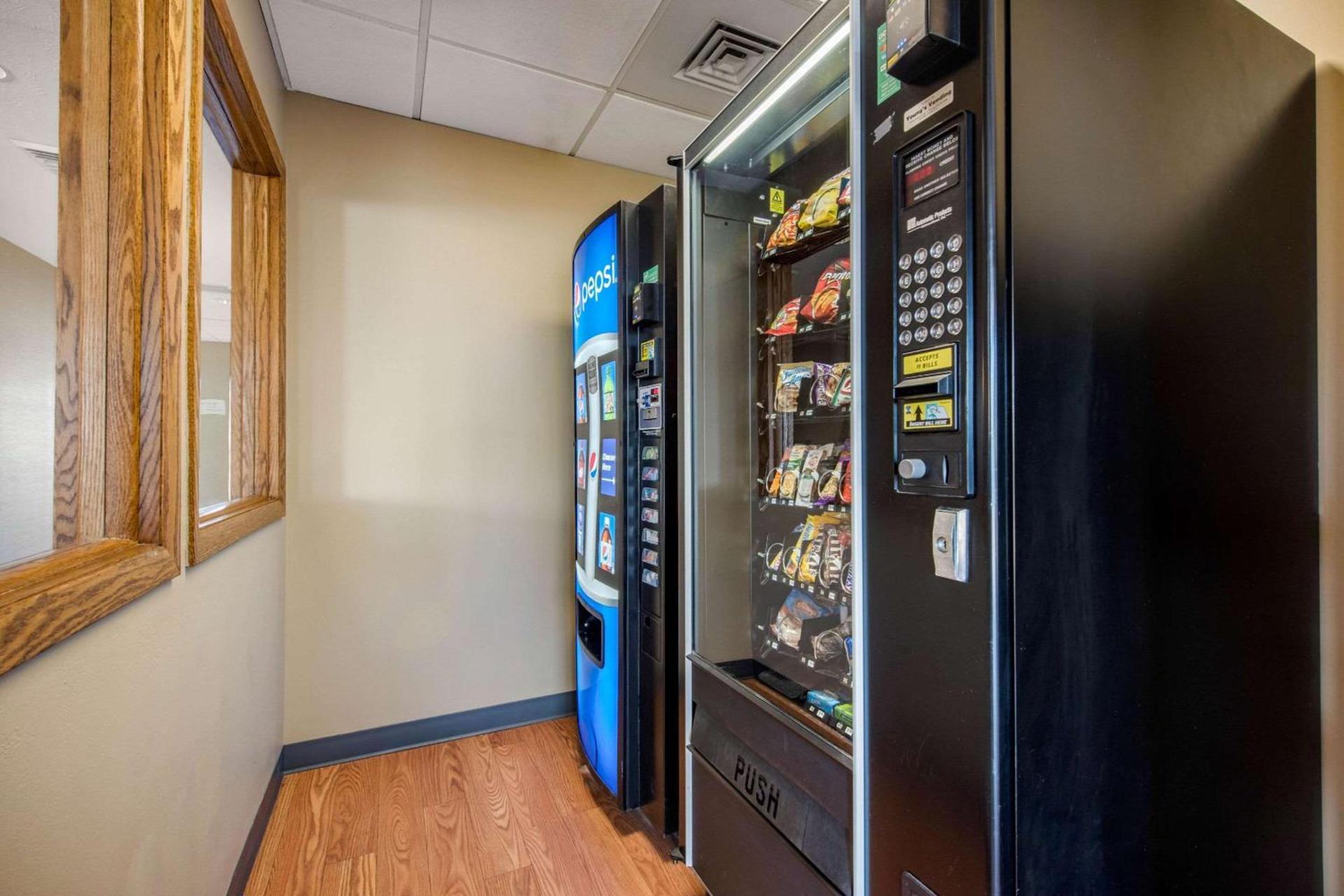 Quality Inn & Suites New Castle photo 9