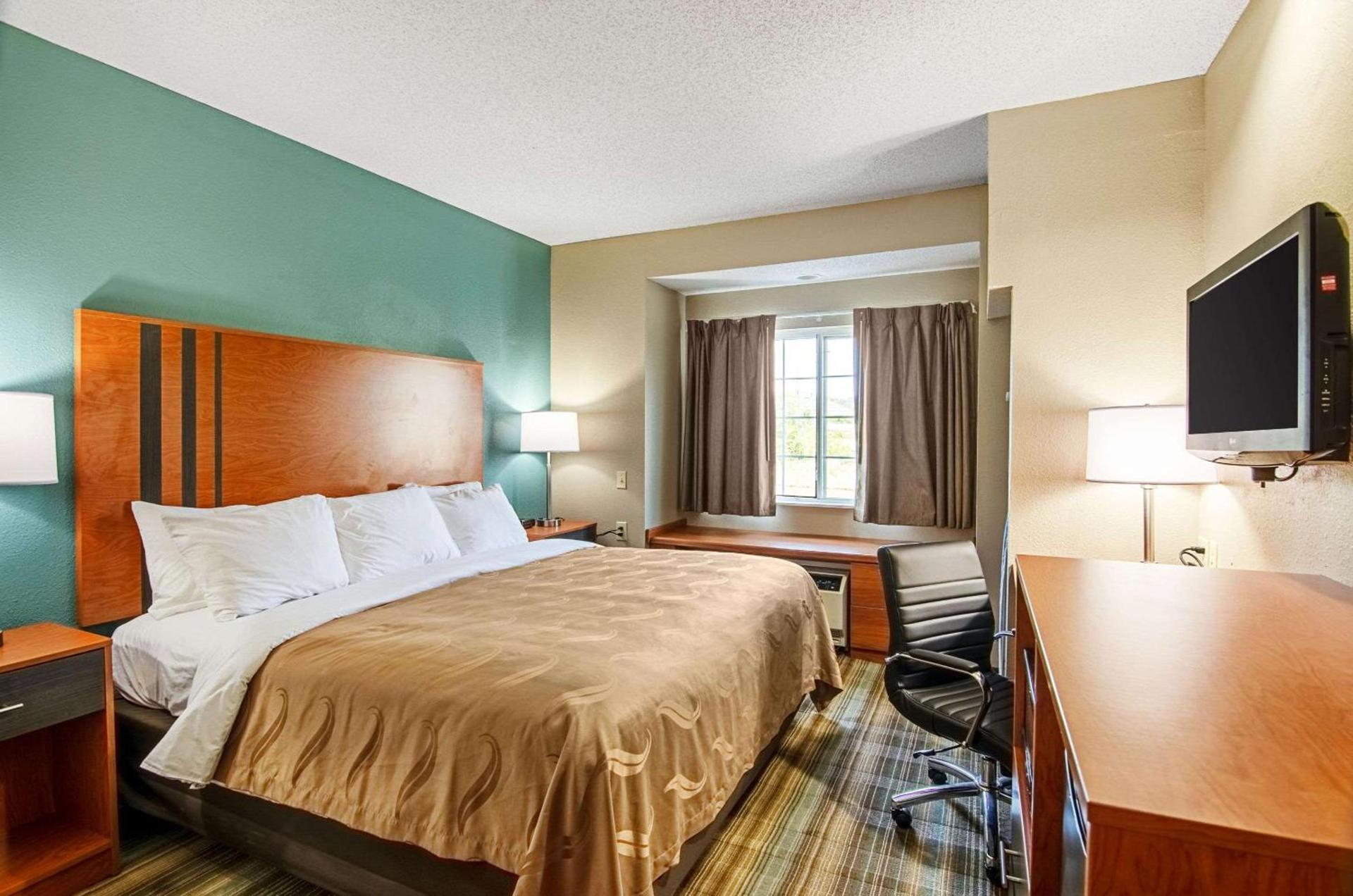 Quality Inn & Suites Bristol North photo 4