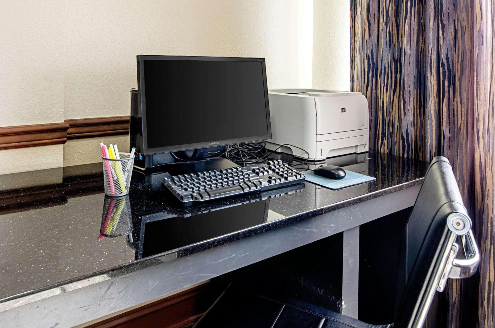 Quality Inn & Suites Bristol North photo 31