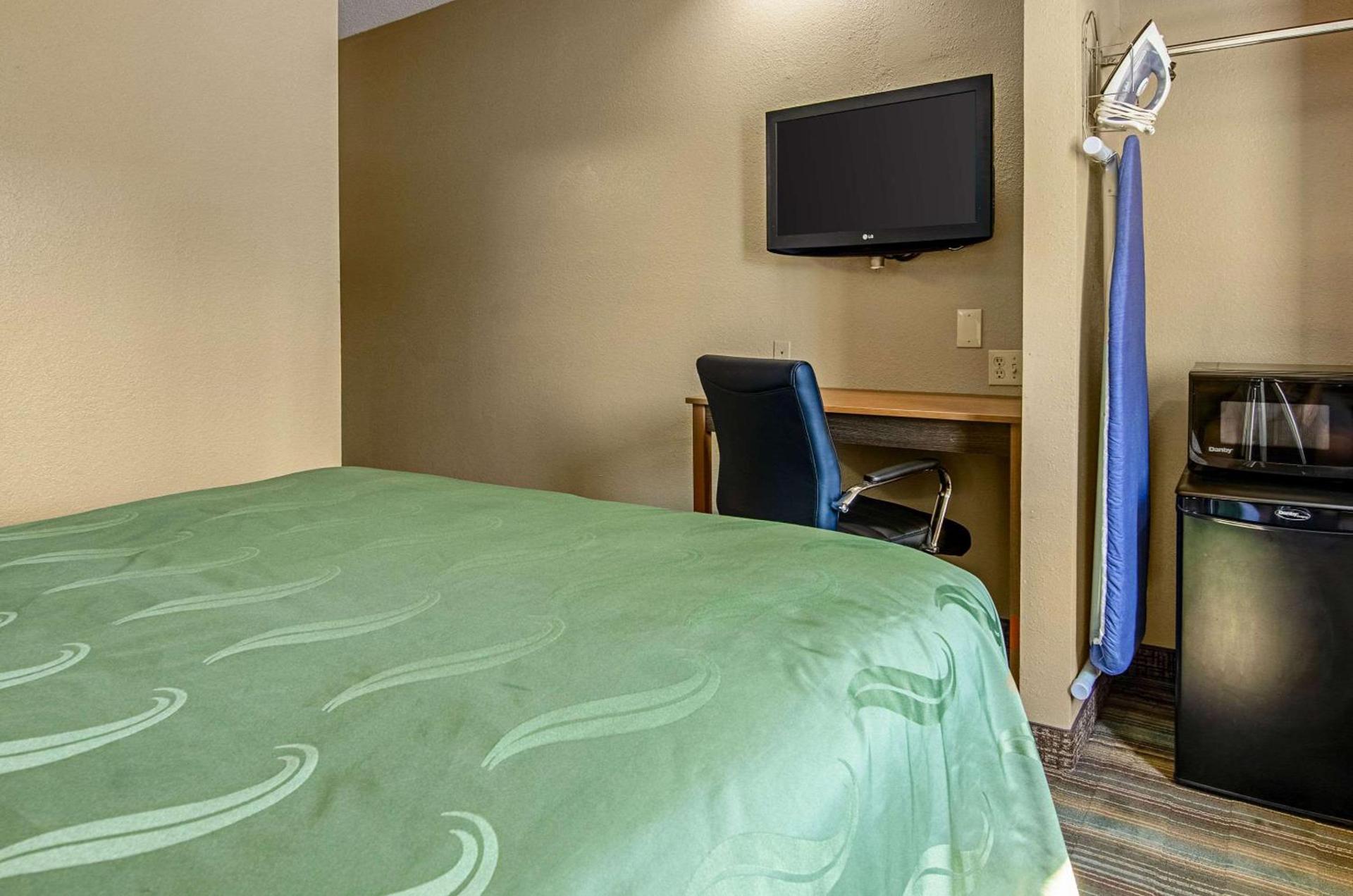 Quality Inn & Suites Bristol North photo 10