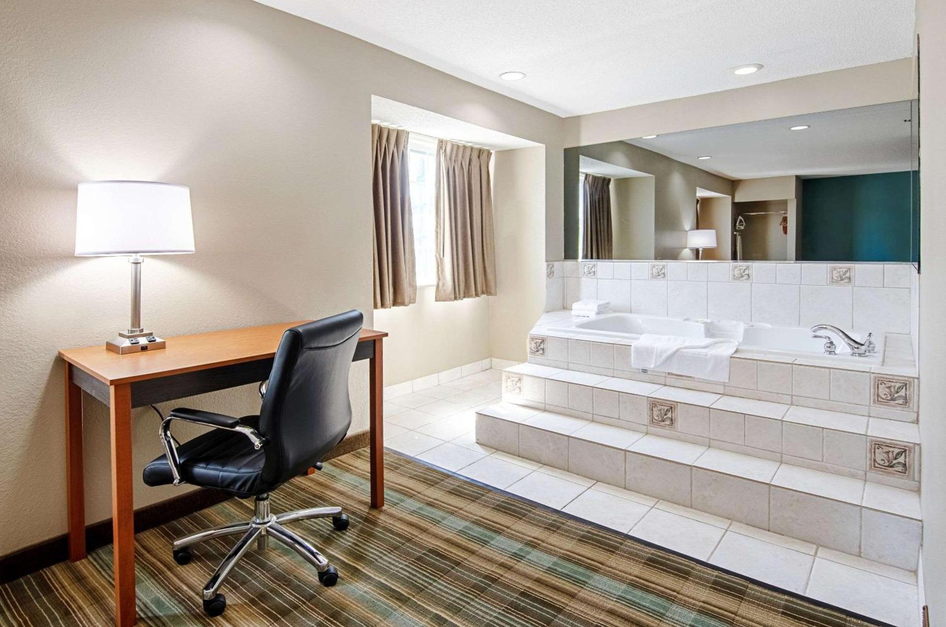Quality Inn & Suites Bristol North photo 21