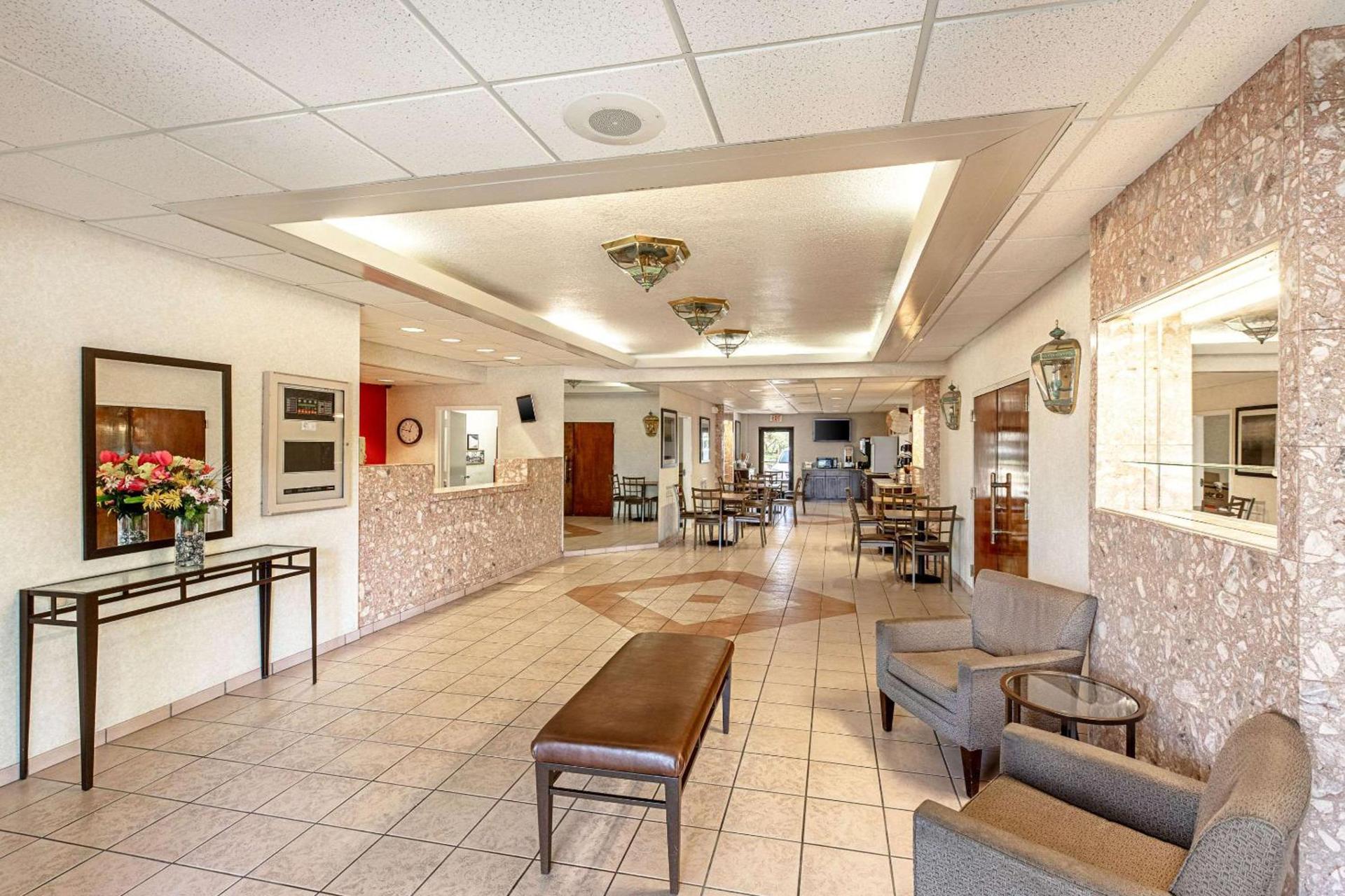 Econo Lodge Vero Beach - Downtown photo 5