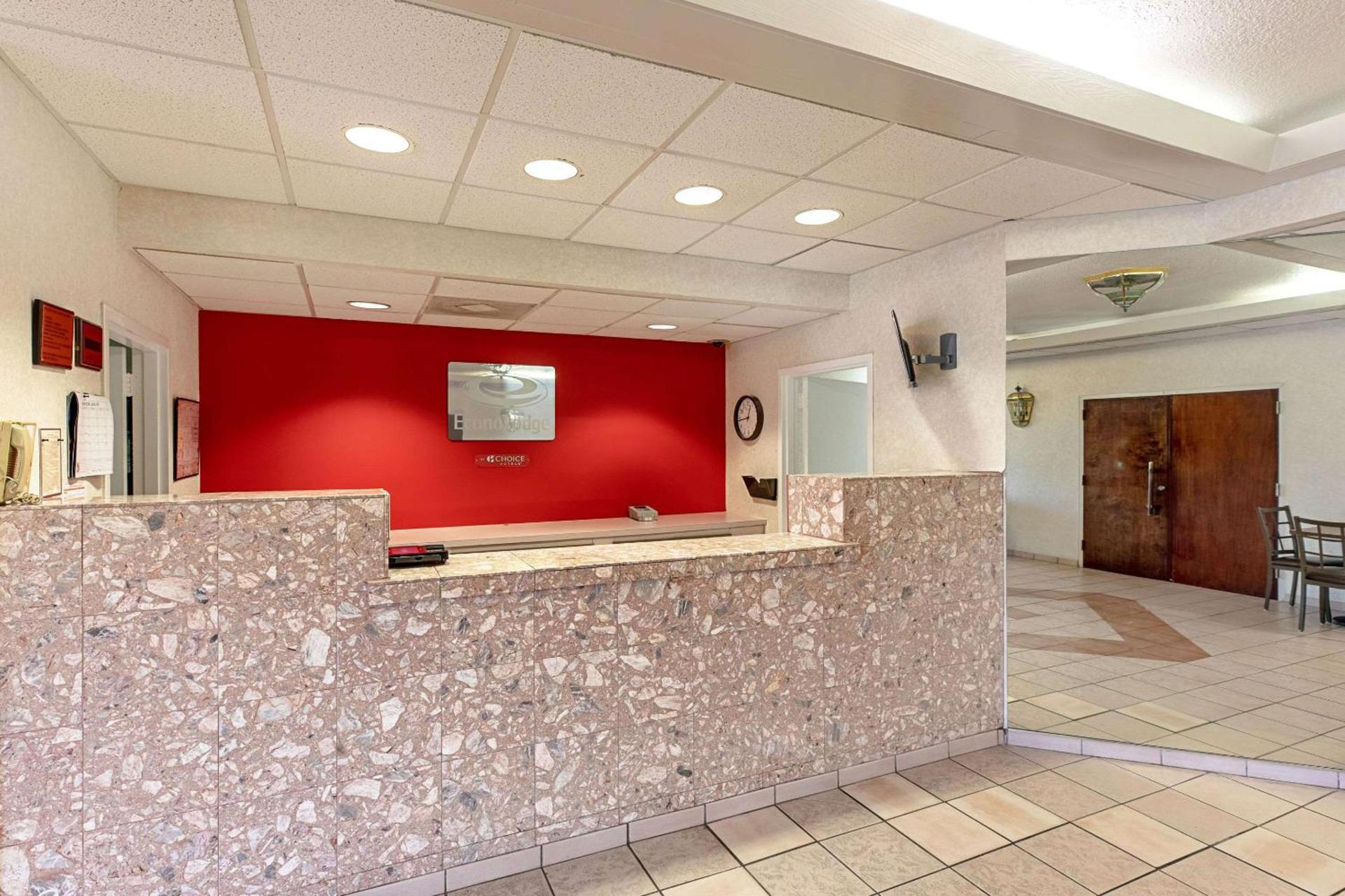 Econo Lodge Vero Beach - Downtown photo 7