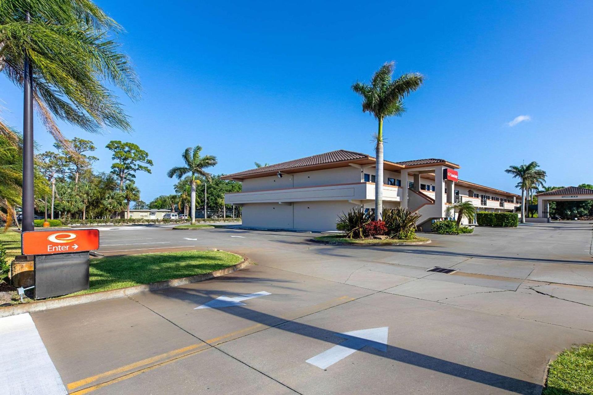 Econo Lodge Vero Beach - Downtown photo 3