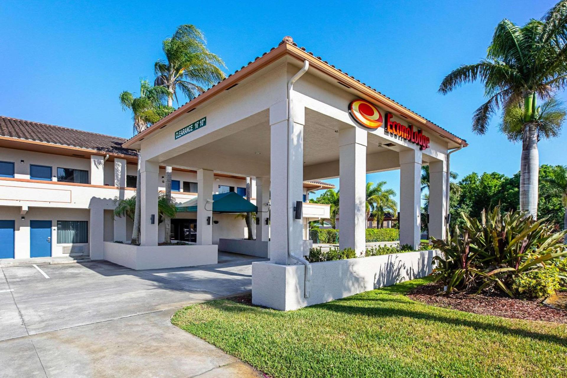 Econo Lodge Vero Beach - Downtown photo 1