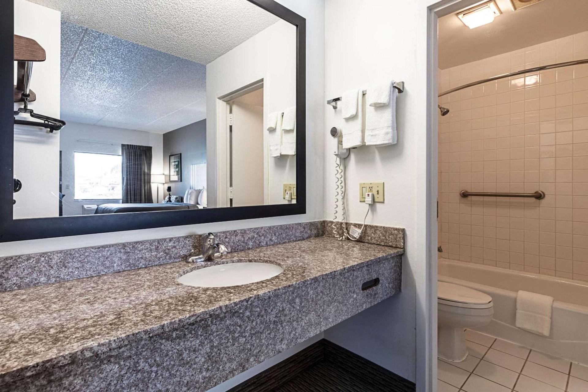 Econo Lodge Vero Beach - Downtown photo 19