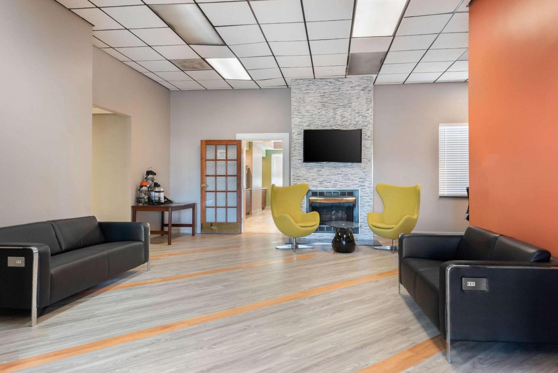 Quality Inn Fairborn near Wright Patterson AFB photo 5