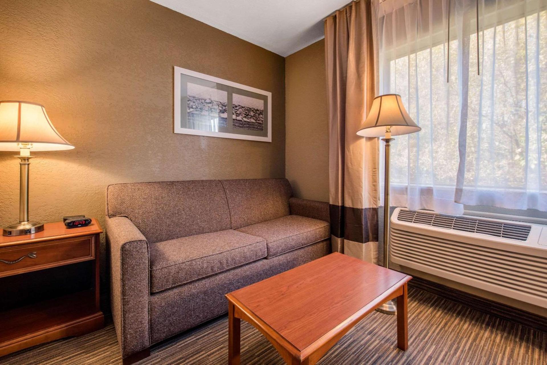 Quality Inn & Suites New Castle photo 32