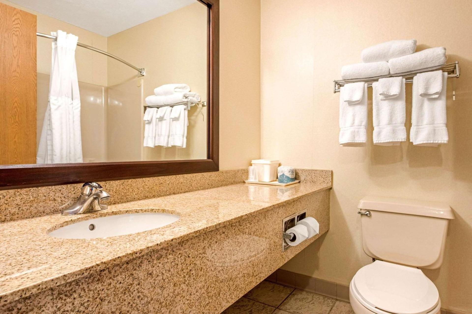 Quality Inn & Suites New Castle photo 4