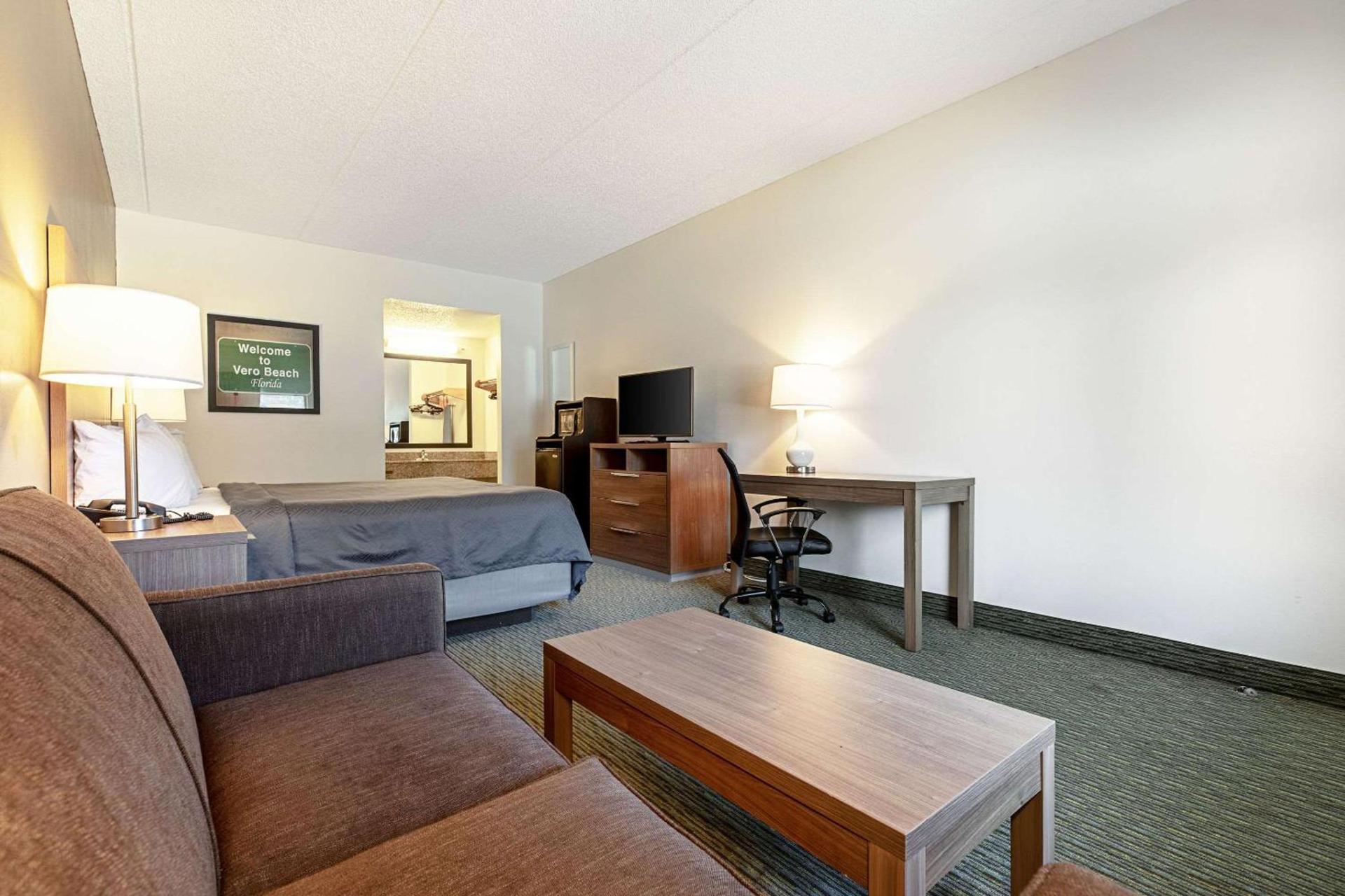 Econo Lodge Vero Beach - Downtown photo 10
