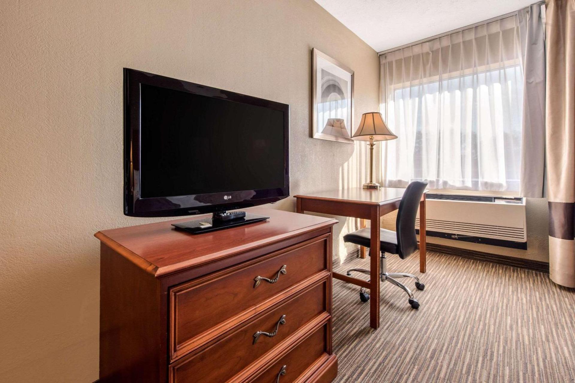 Quality Inn & Suites New Castle photo 5