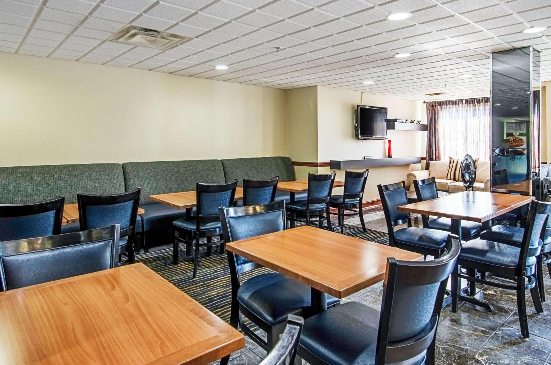 Quality Inn & Suites Bristol North photo 36