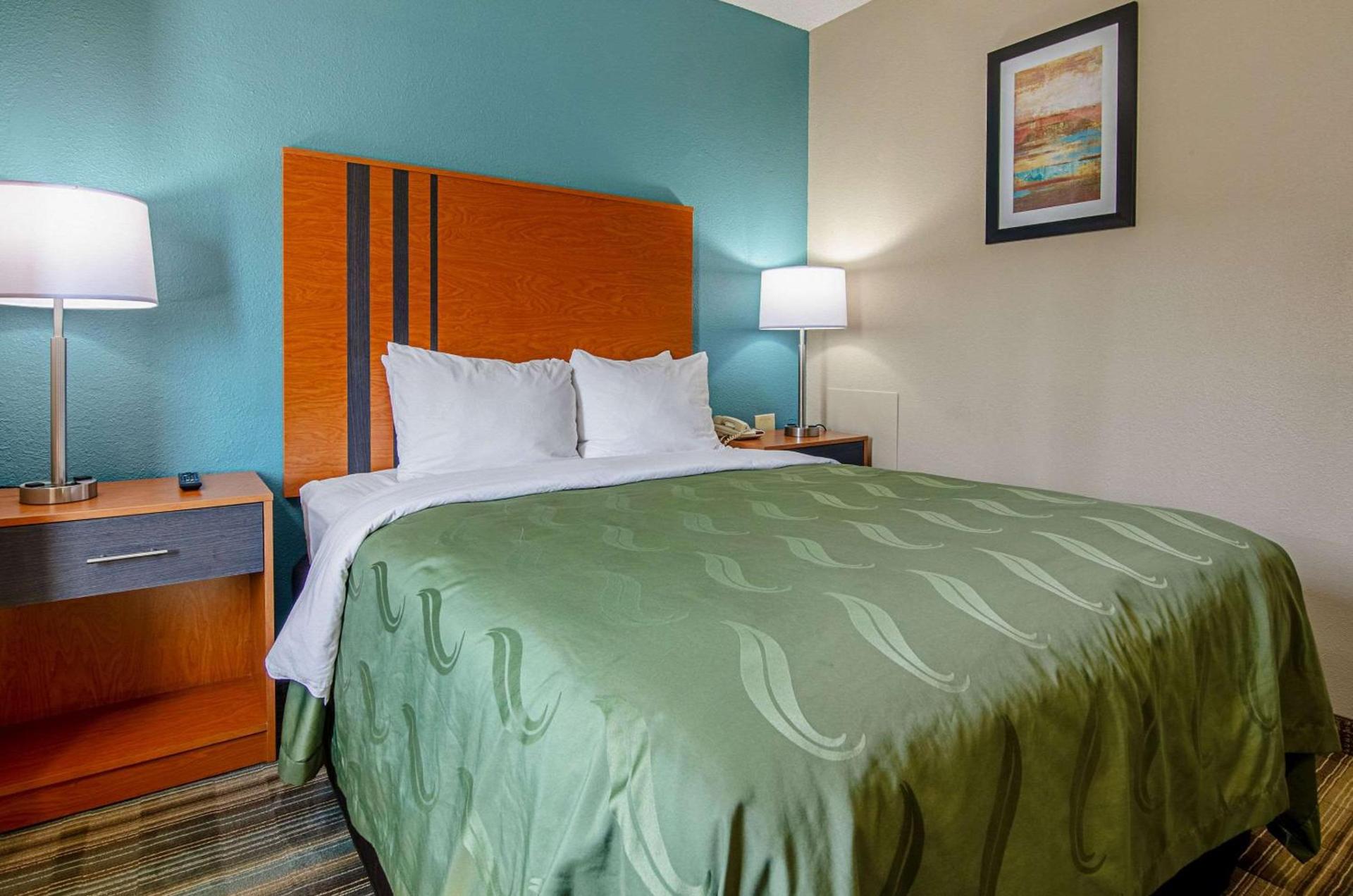 Quality Inn & Suites Bristol North photo 9