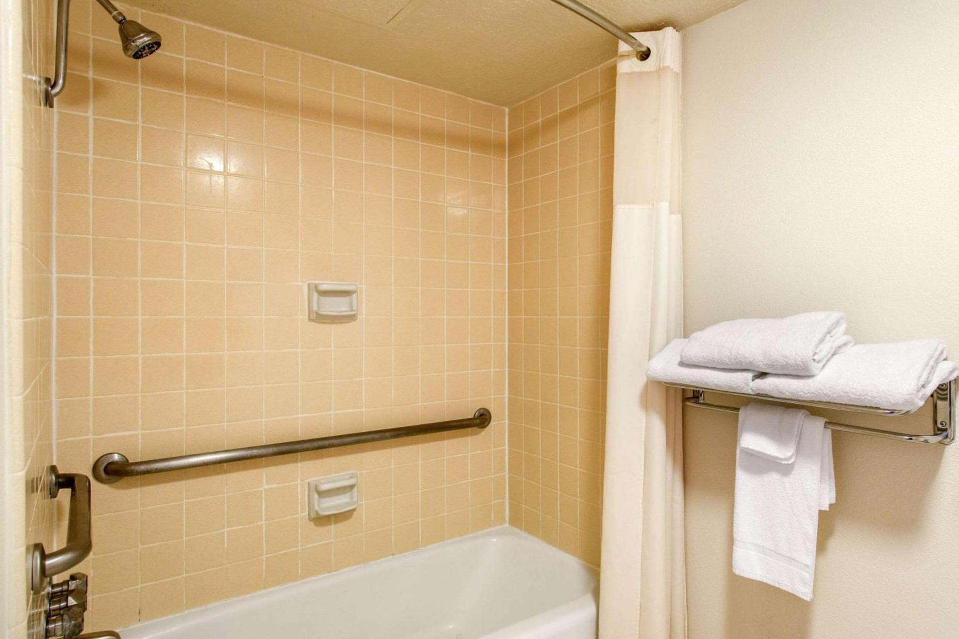 Quality Inn Stateline photo 10