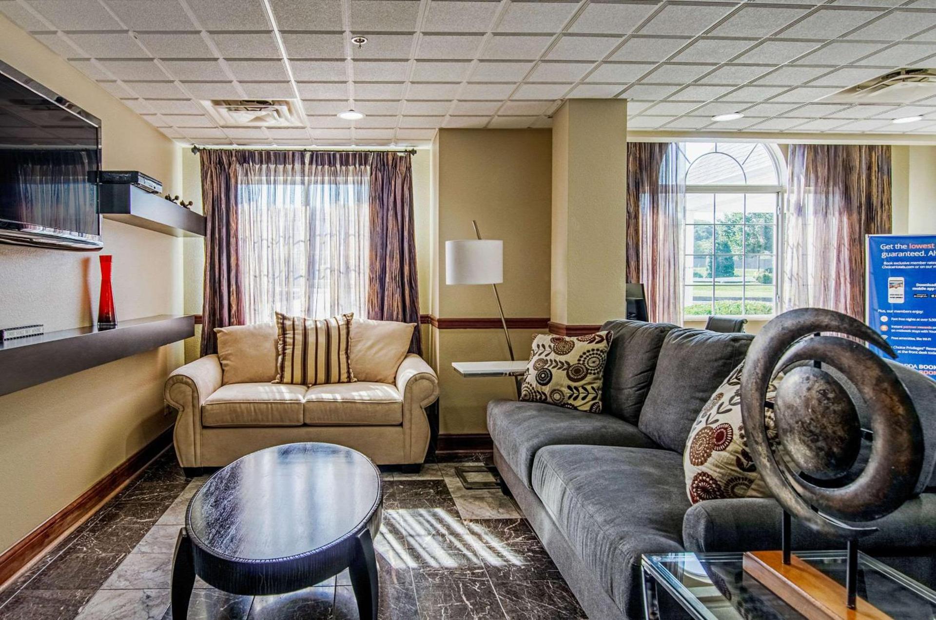 Quality Inn & Suites Bristol North photo 3