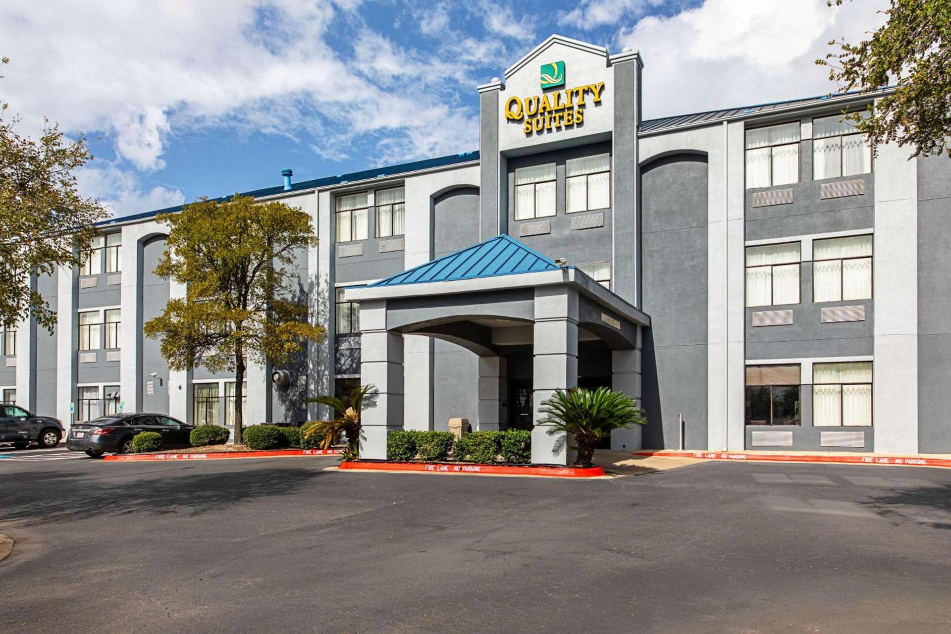 Quality Suites Austin South Street Elmo District photo 1