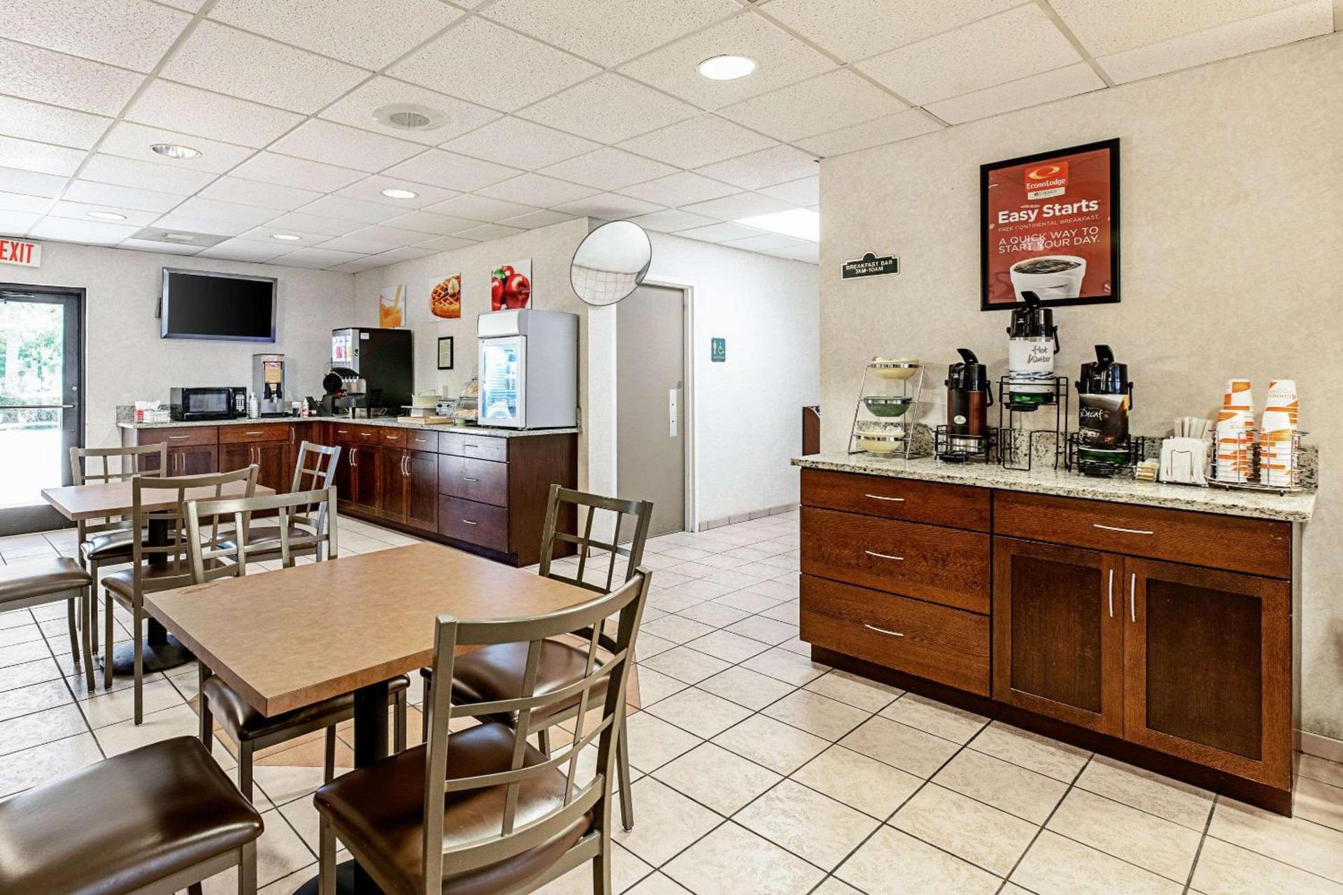 Econo Lodge Vero Beach - Downtown photo 21